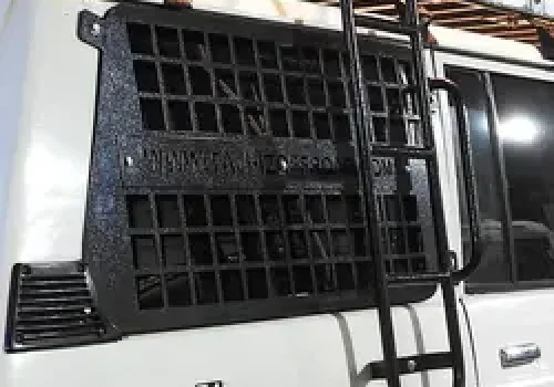 نصب محافظ شیشه خودرو آفرود